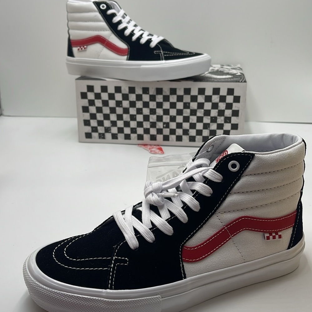 Vans Men’s Skate Sk8-Hi
Athletic Black/Red
VN0A5FCC458 Sneakers - Picture 16 of 16